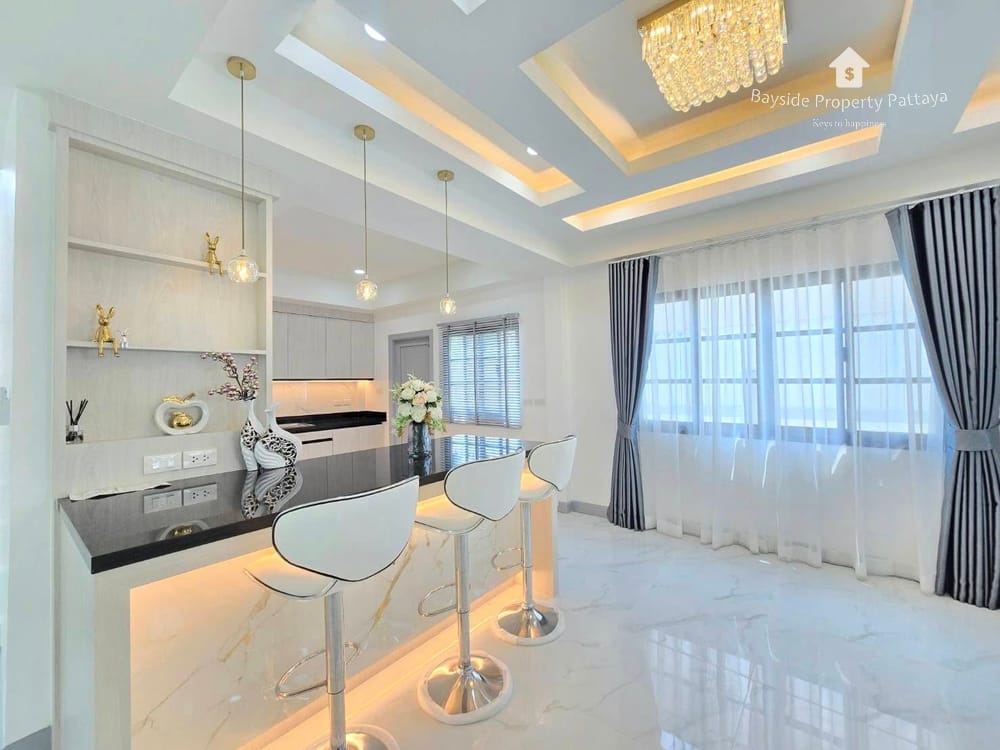 Spacious 4-Bedroom House for Sale with Air Conditioning in East Pattaya 8