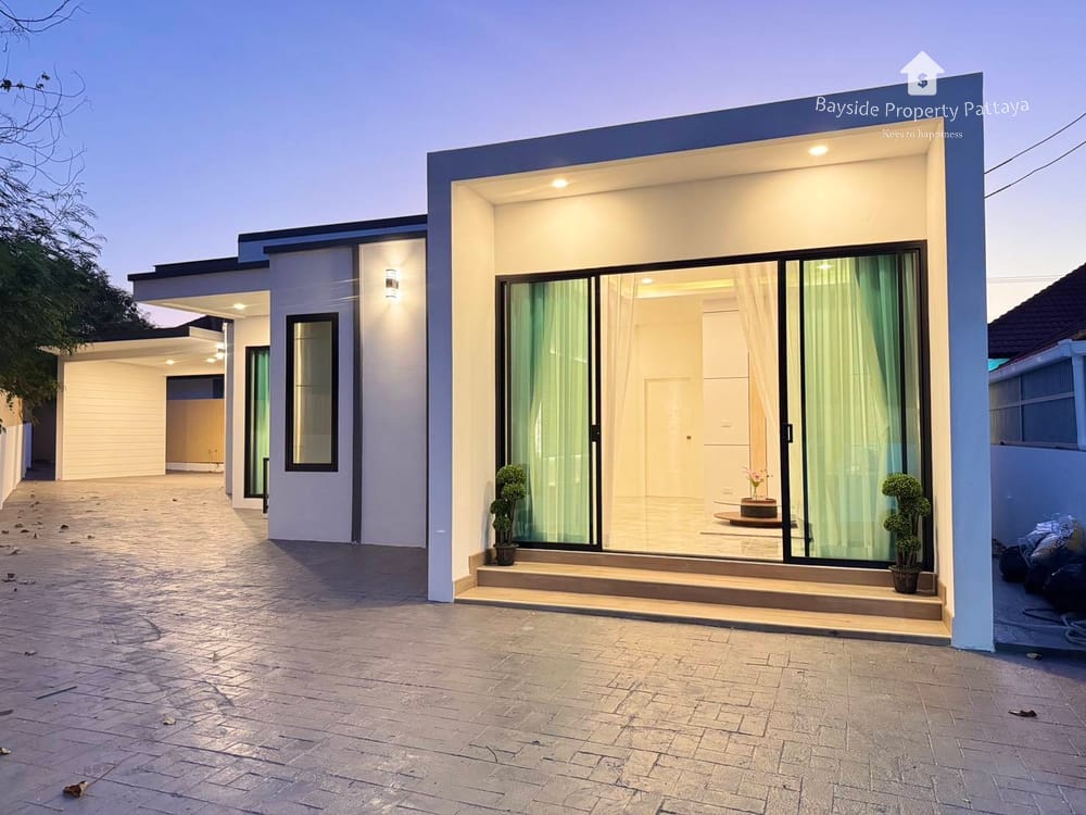 Spacious 3-Bedroom Detached House for Sale in East Pattaya - Pet Friendly with Air Conditioning 6