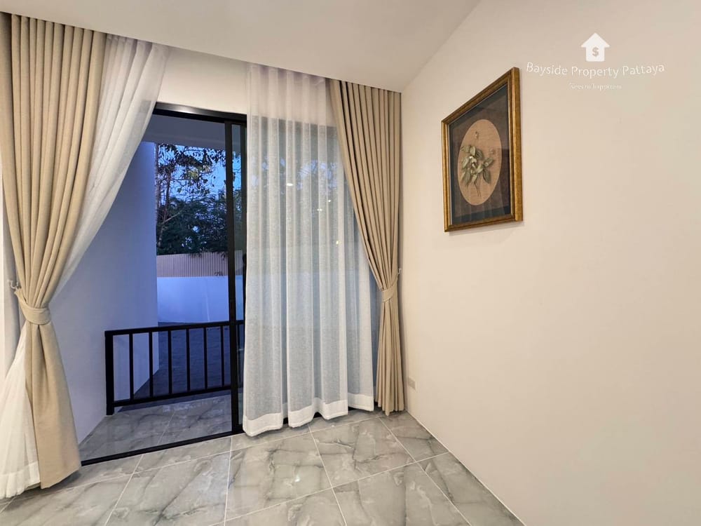 Spacious 3-Bedroom Detached House for Sale in East Pattaya - Pet Friendly with Air Conditioning 11