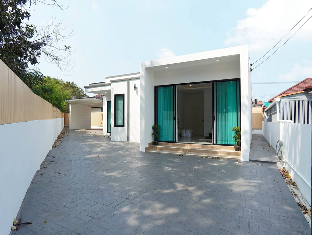 Spacious 3-Bedroom Detached House for Sale in East Pattaya - Pet Friendly with Air Conditioning 20