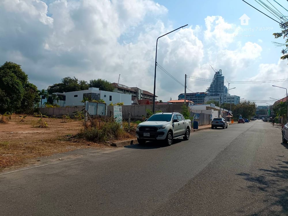 Prime Land for Sale in Pratumnak, Pattaya with City Views and Close Proximity to Restaurants 3