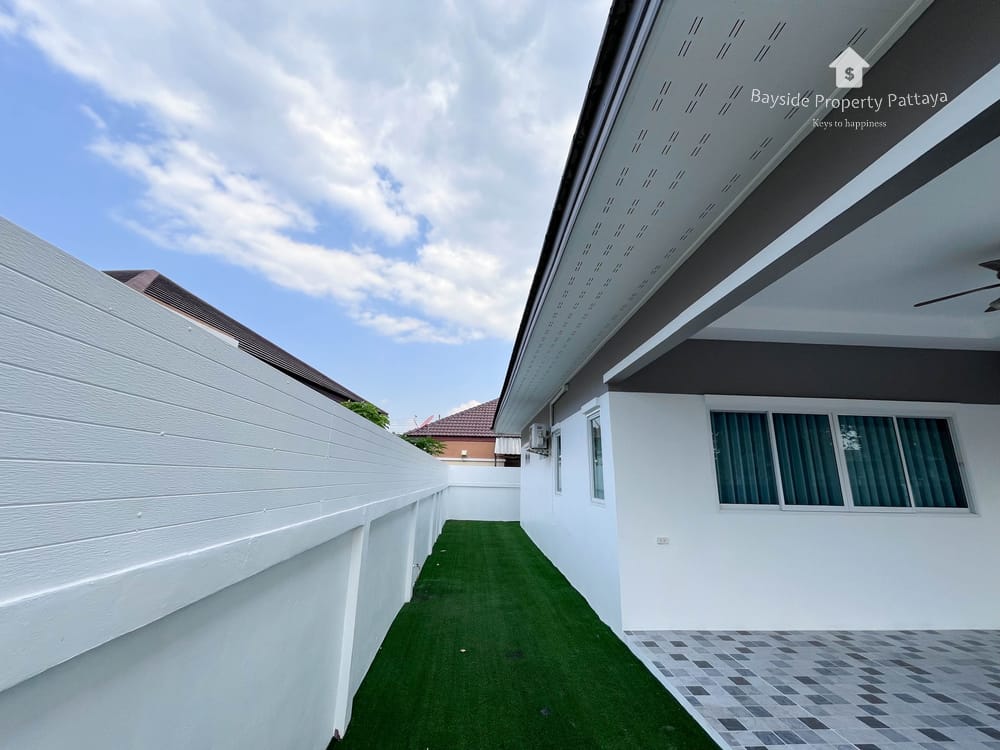 3-Bedroom Detached House for Sale in Pornthep Garden Ville 6, Nong Pla Lai, Pattaya with City View 3