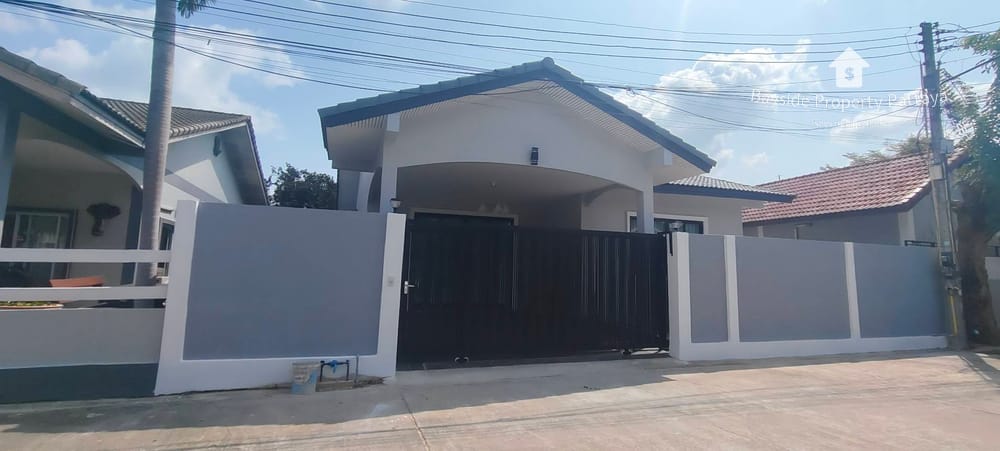 Spacious 3-Bedroom Detached House for Sale in East Pattaya - Pet Friendly with Air Conditioning 4