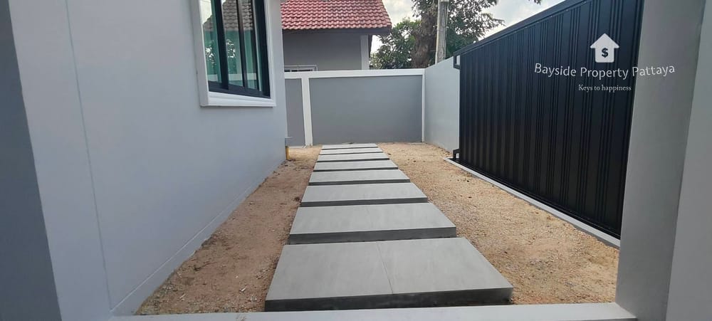 Spacious 3-Bedroom Detached House for Sale in East Pattaya - Pet Friendly with Air Conditioning 7