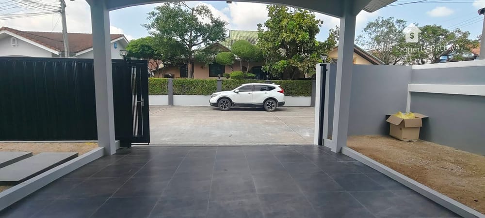 Spacious 3-Bedroom Detached House for Sale in East Pattaya - Pet Friendly with Air Conditioning 11