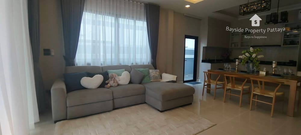 Spacious 3-Bedroom Detached House for Sale in East Pattaya - Pet Friendly with Air Conditioning 2