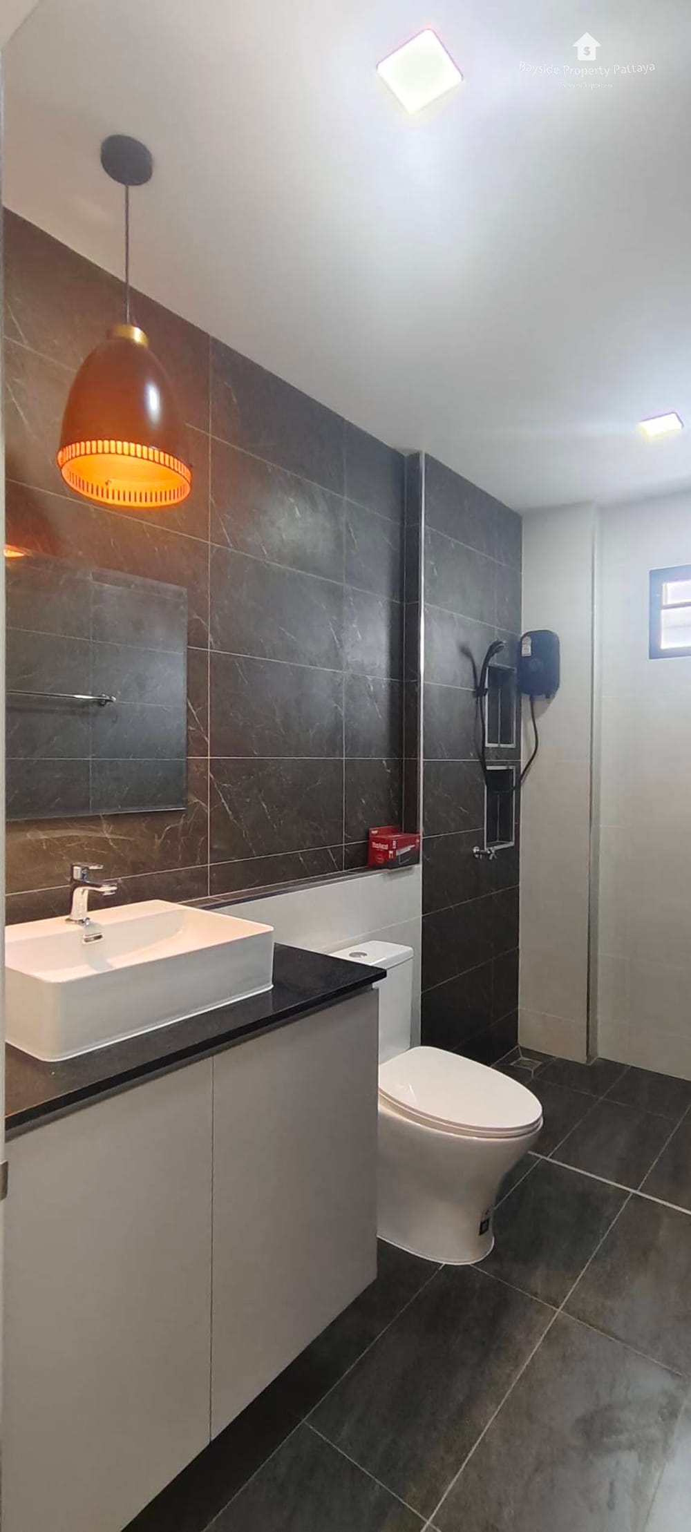 Spacious 3-Bedroom Detached House for Sale in East Pattaya - Pet Friendly with Air Conditioning 24