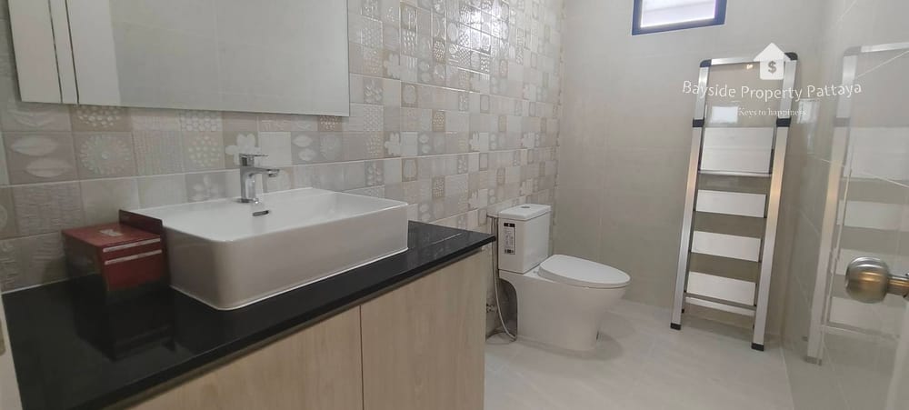 Spacious 3-Bedroom Detached House for Sale in East Pattaya - Pet Friendly with Air Conditioning 26