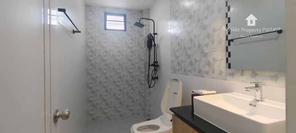 Spacious 3-Bedroom Detached House for Sale in East Pattaya - Pet Friendly with Air Conditioning 29
