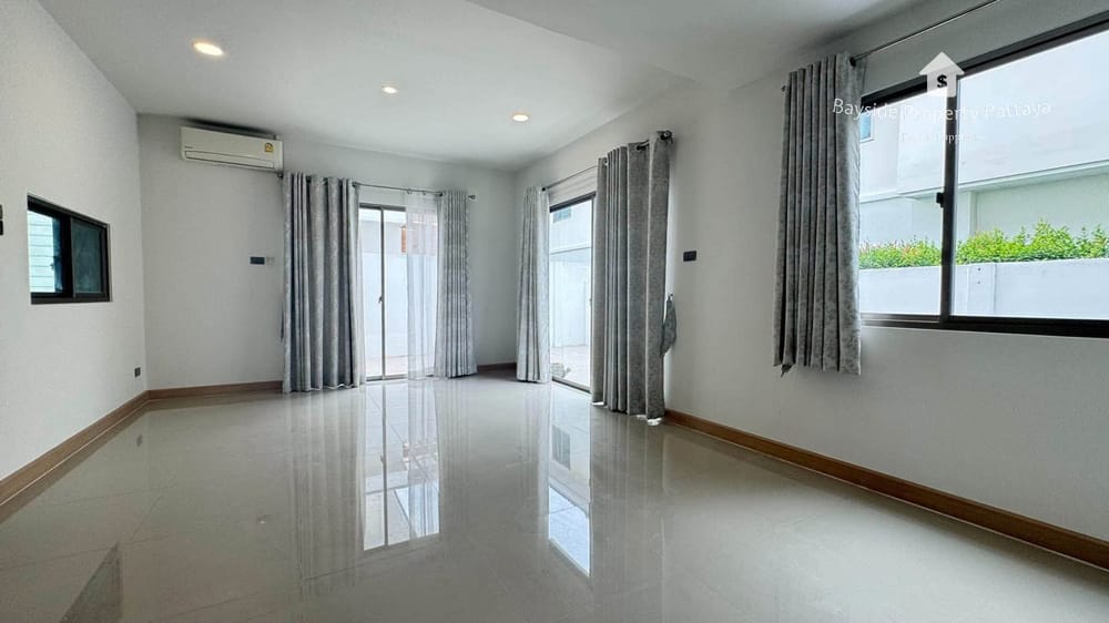 Geräumiges Einfamilienhaus mit 4 Schlafzimmern in Nong Pla Lai, Pattaya – Stadtblick & Gartenoase 9