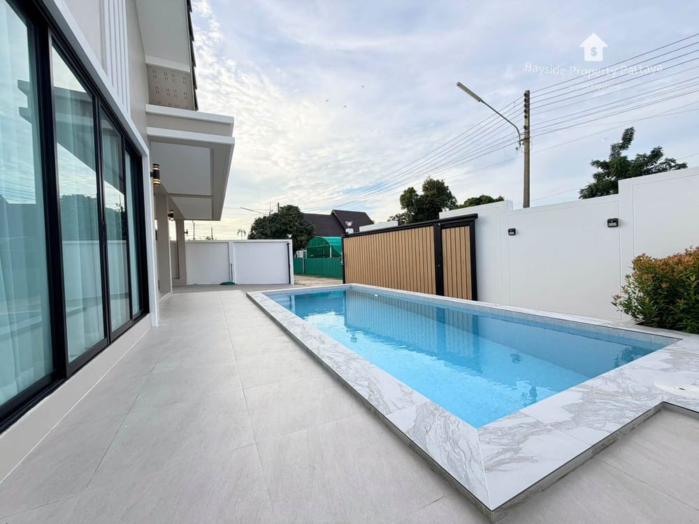 Großzügige Poolvilla mit 3 Schlafzimmern in Ost-Pattaya zu verkaufen – Stadtblick und Klimaanlage 2