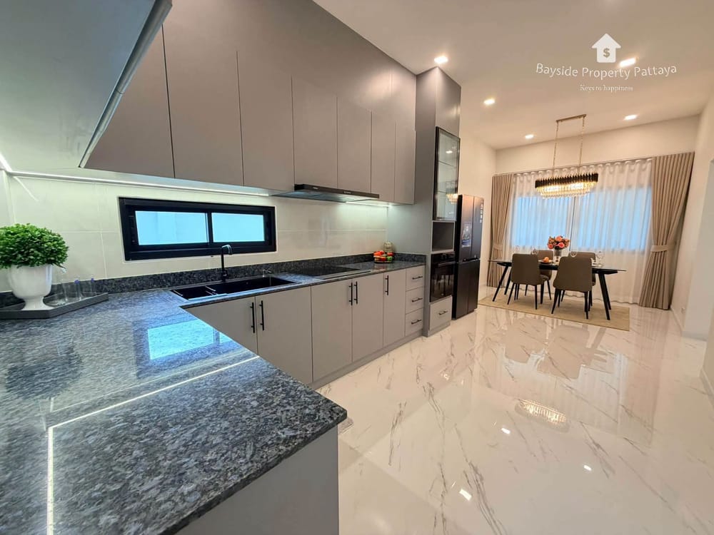 Großzügige Poolvilla mit 3 Schlafzimmern in Ost-Pattaya zu verkaufen – Stadtblick und Klimaanlage 26