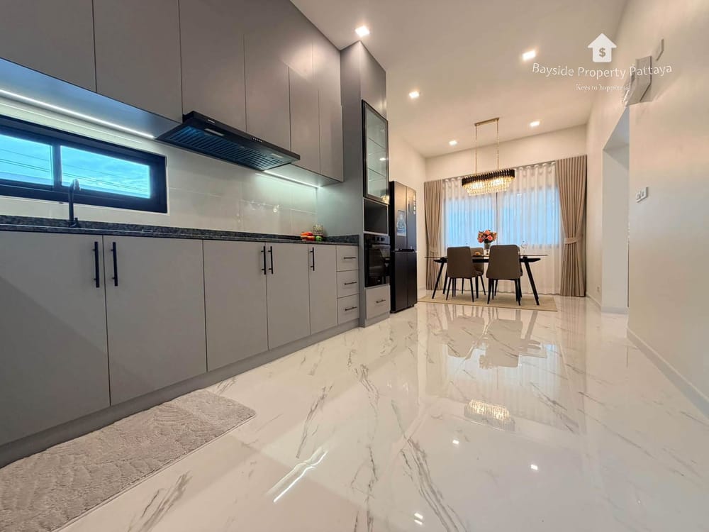 Großzügige Poolvilla mit 3 Schlafzimmern in Ost-Pattaya zu verkaufen – Stadtblick und Klimaanlage 28