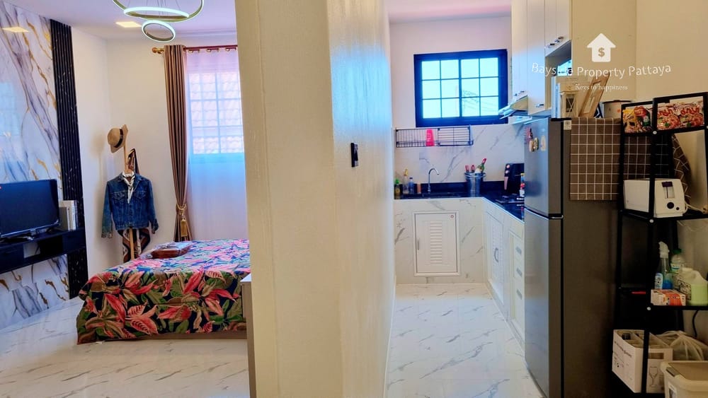 Spacious 3-Bedroom Townhouse for Sale in East Pattaya - Pet Friendly with Air Conditioning 13
