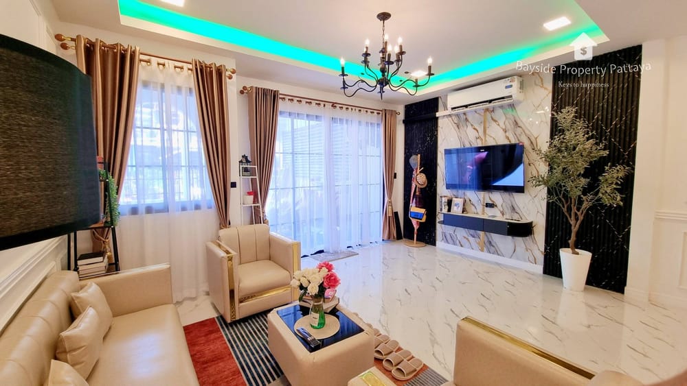 Spacious 3-Bedroom Townhouse for Sale in East Pattaya - Pet Friendly with Air Conditioning 7