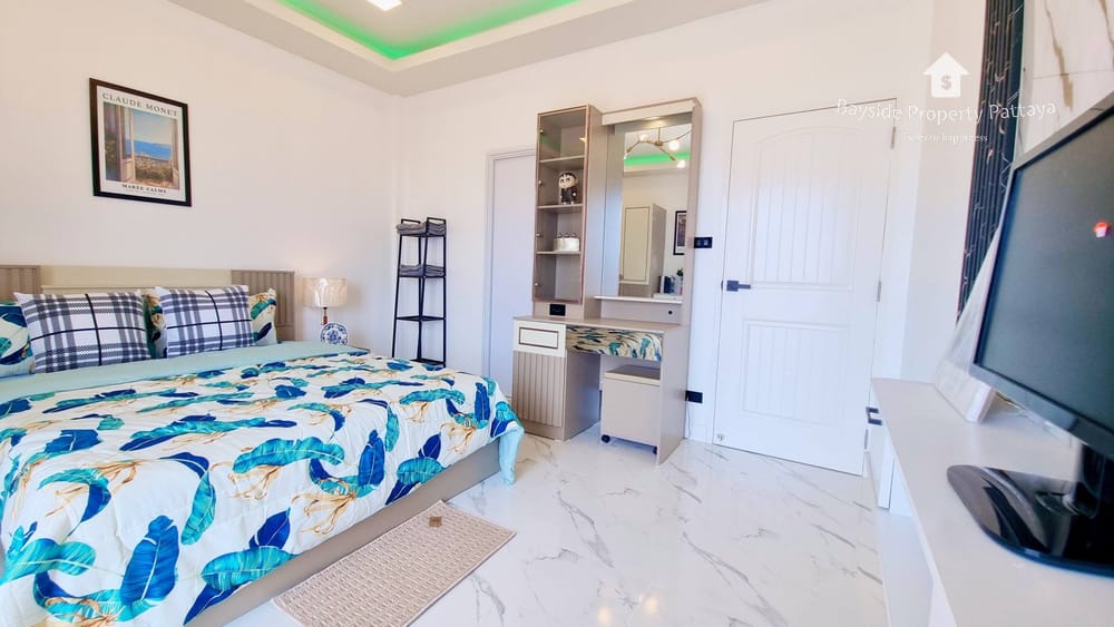 Spacious 3-Bedroom Townhouse for Sale in East Pattaya - Pet Friendly with Air Conditioning 16