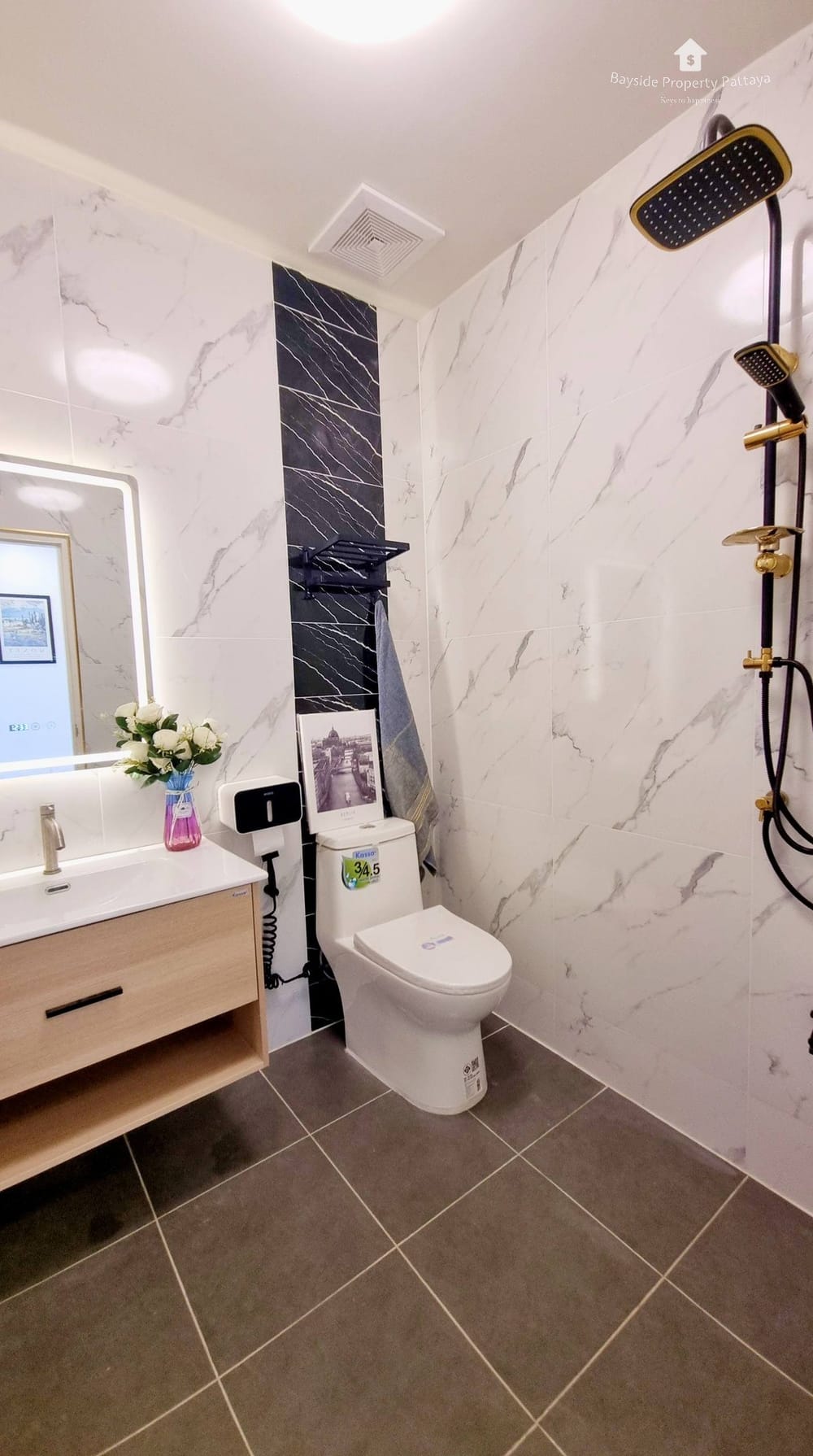 Spacious 3-Bedroom Townhouse for Sale in East Pattaya - Pet Friendly with Air Conditioning 24