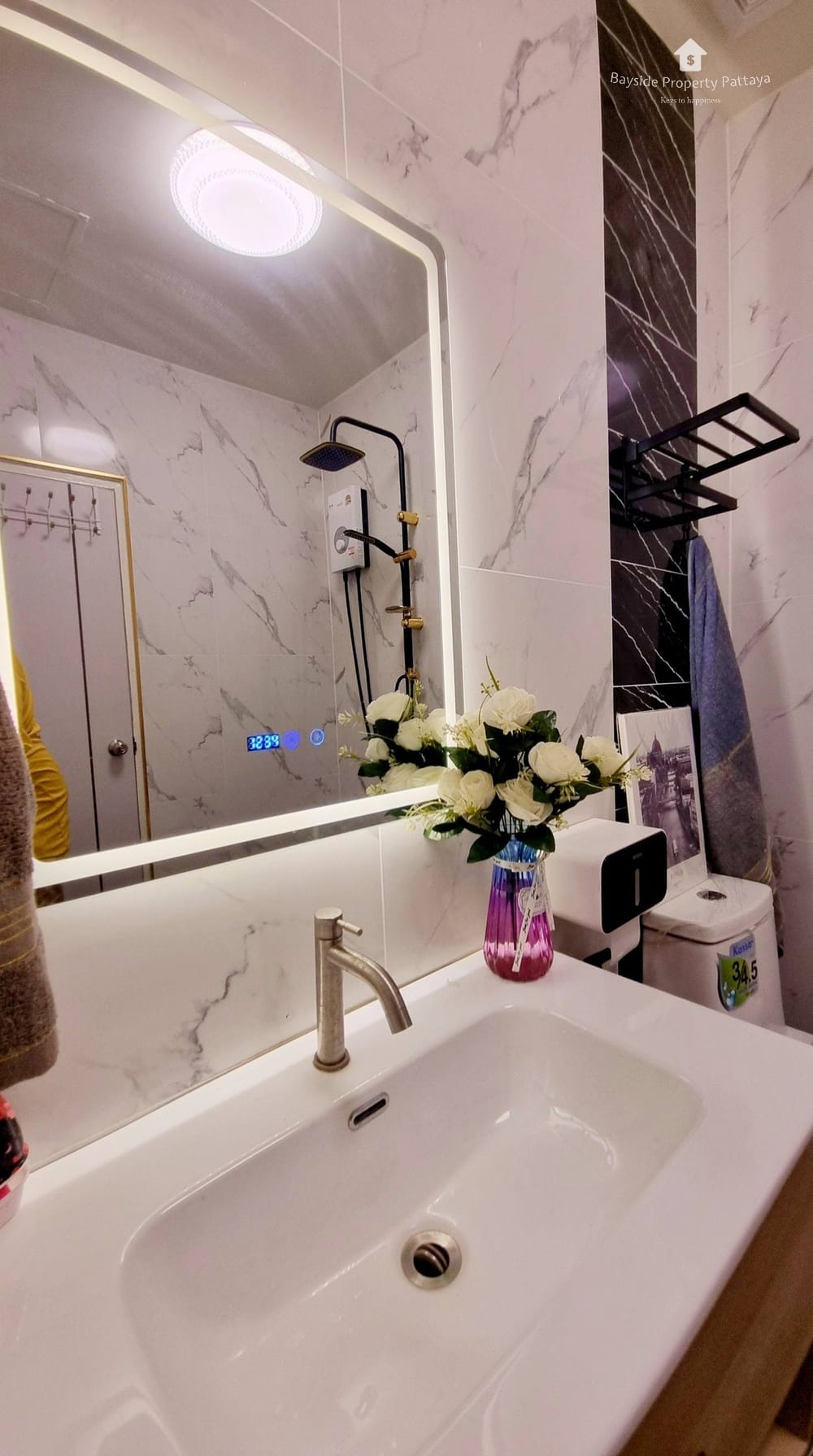 Spacious 3-Bedroom Townhouse for Sale in East Pattaya - Pet Friendly with Air Conditioning 27