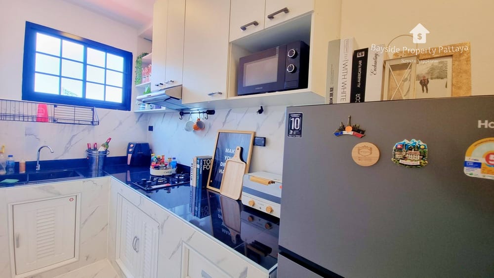 Spacious 3-Bedroom Townhouse for Sale in East Pattaya - Pet Friendly with Air Conditioning 19