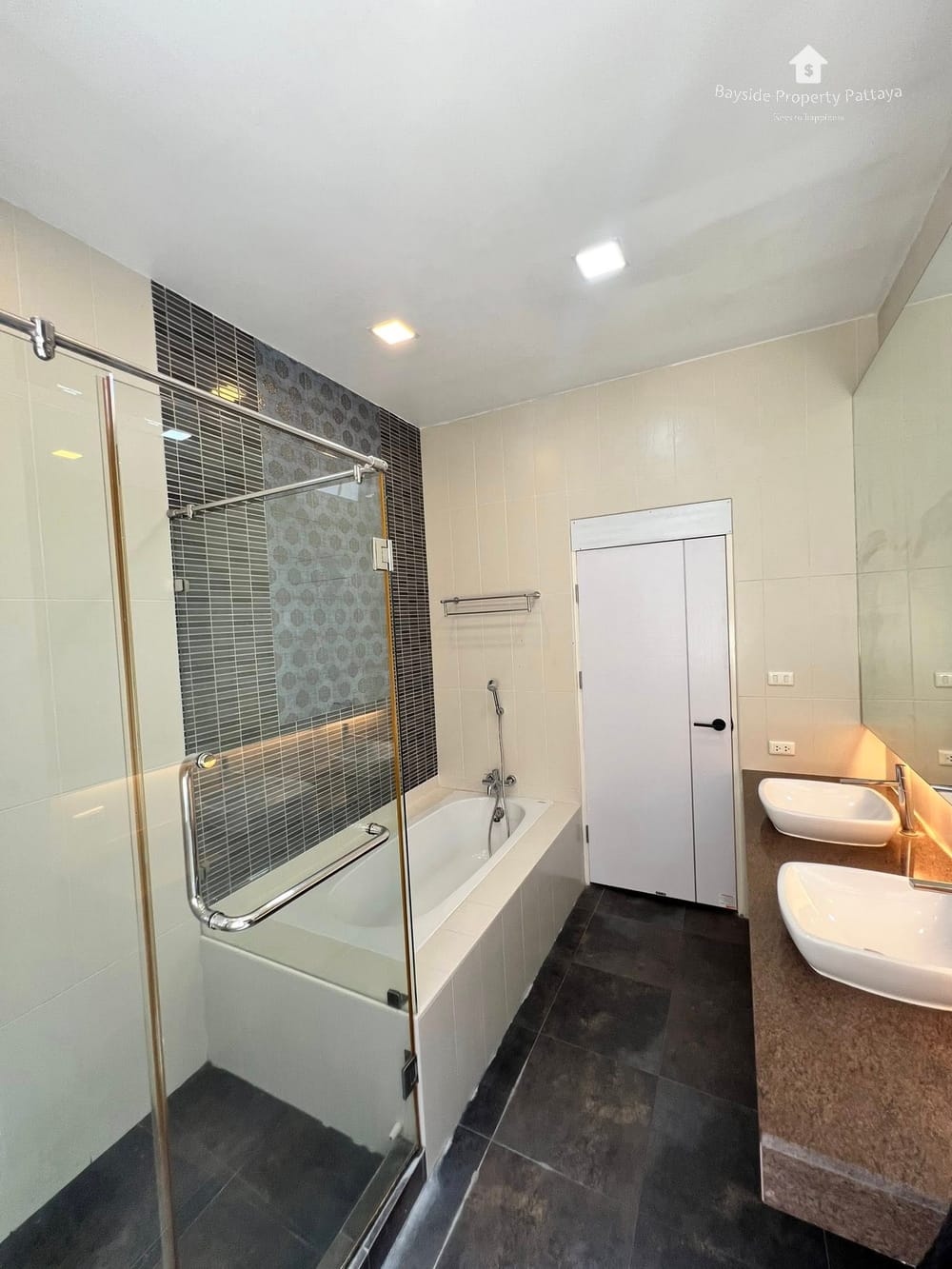 Spacious 3-Bedroom Detached House for Rent in Sirisa 16, East Pattaya 30