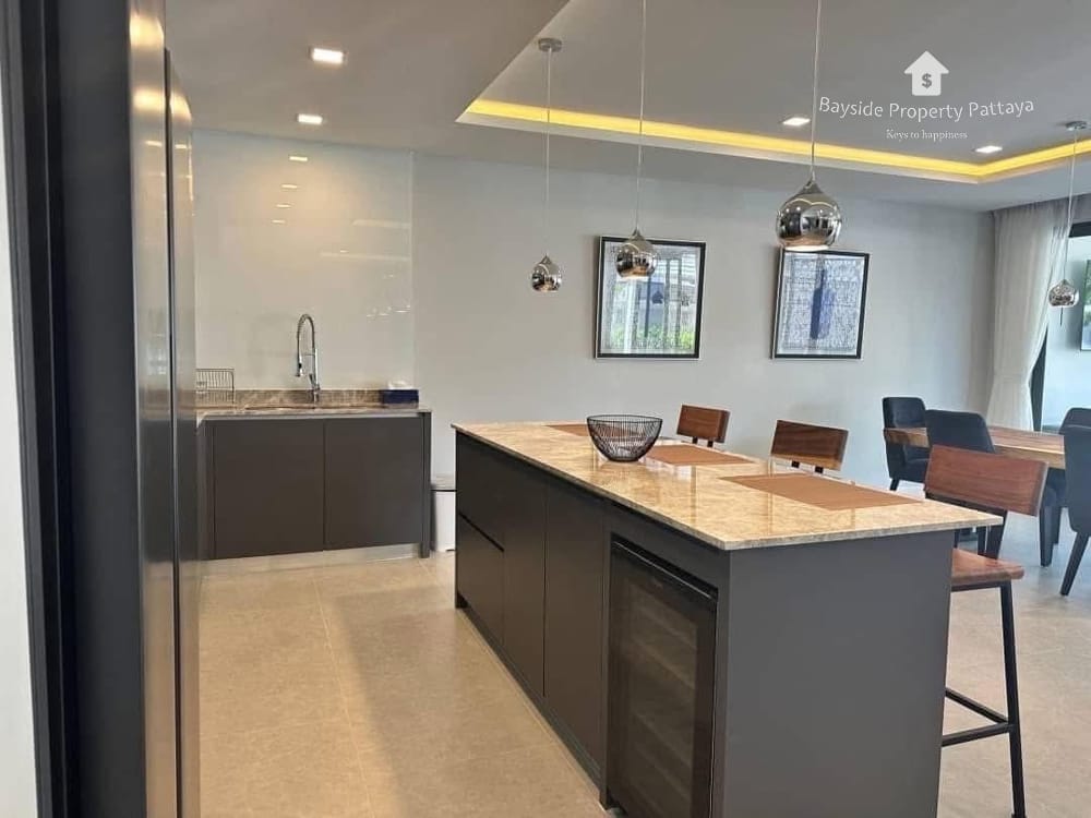 Продаю 5-к. виллу, 300м², 2/2 эт. в ЖК Jomtien Pool Villas 9