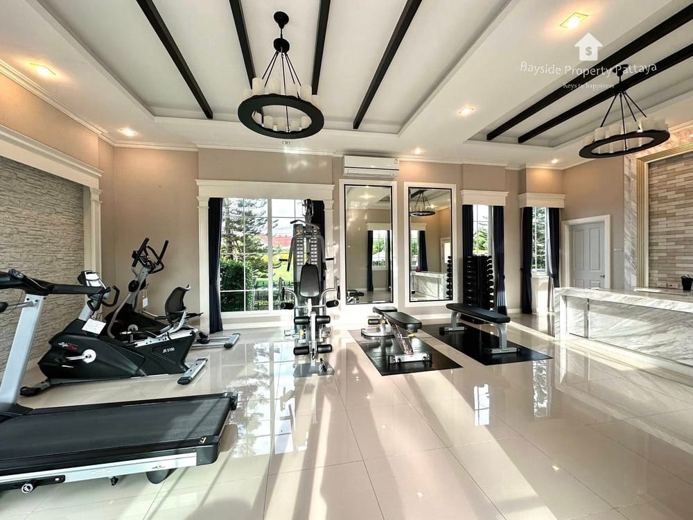 Spacious 4-Bedroom House for Sale in East Pattaya with City View and Air Conditioning 19