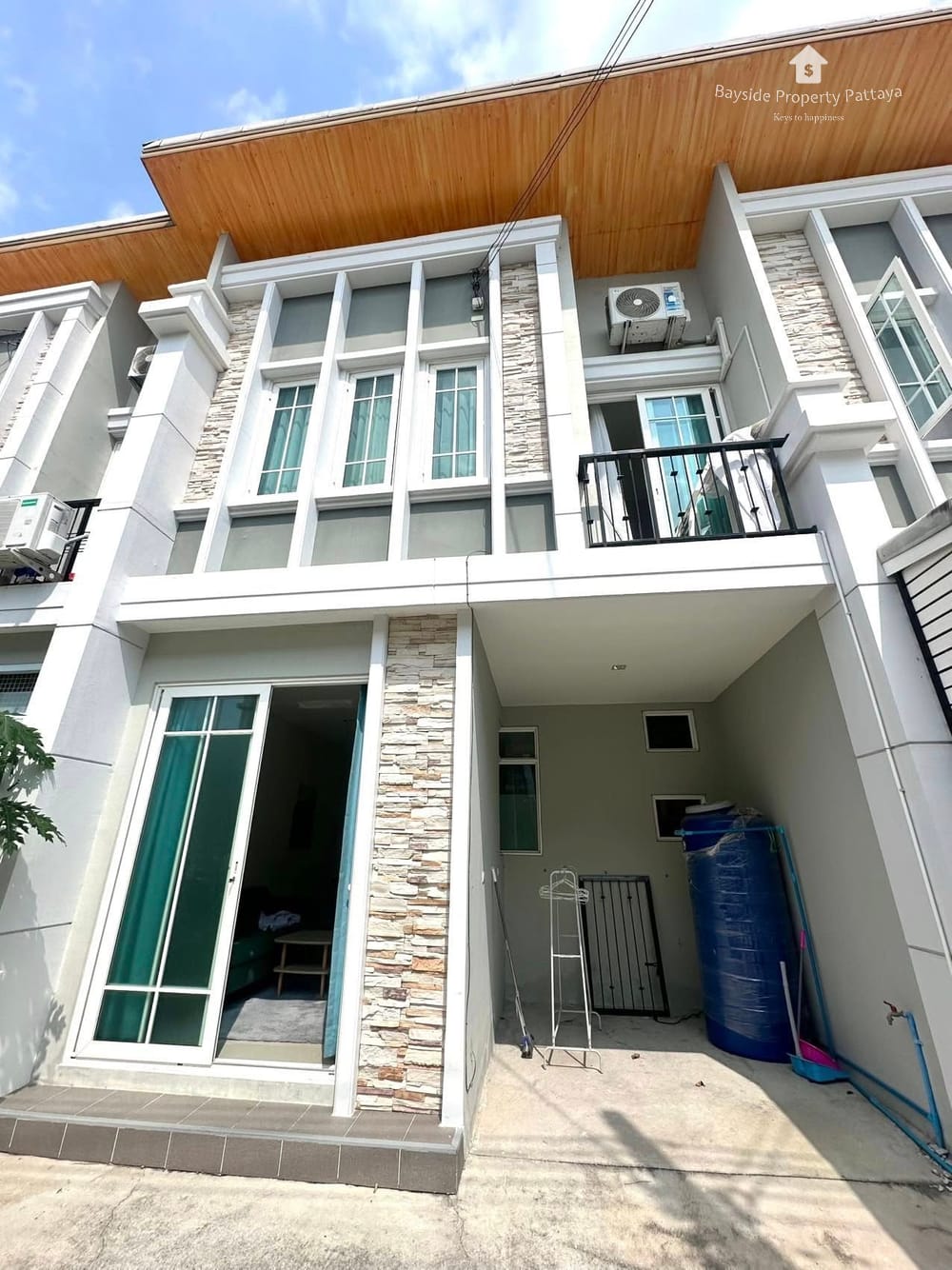 Spacious 4-Bedroom House for Sale in East Pattaya with City View and Air Conditioning 1