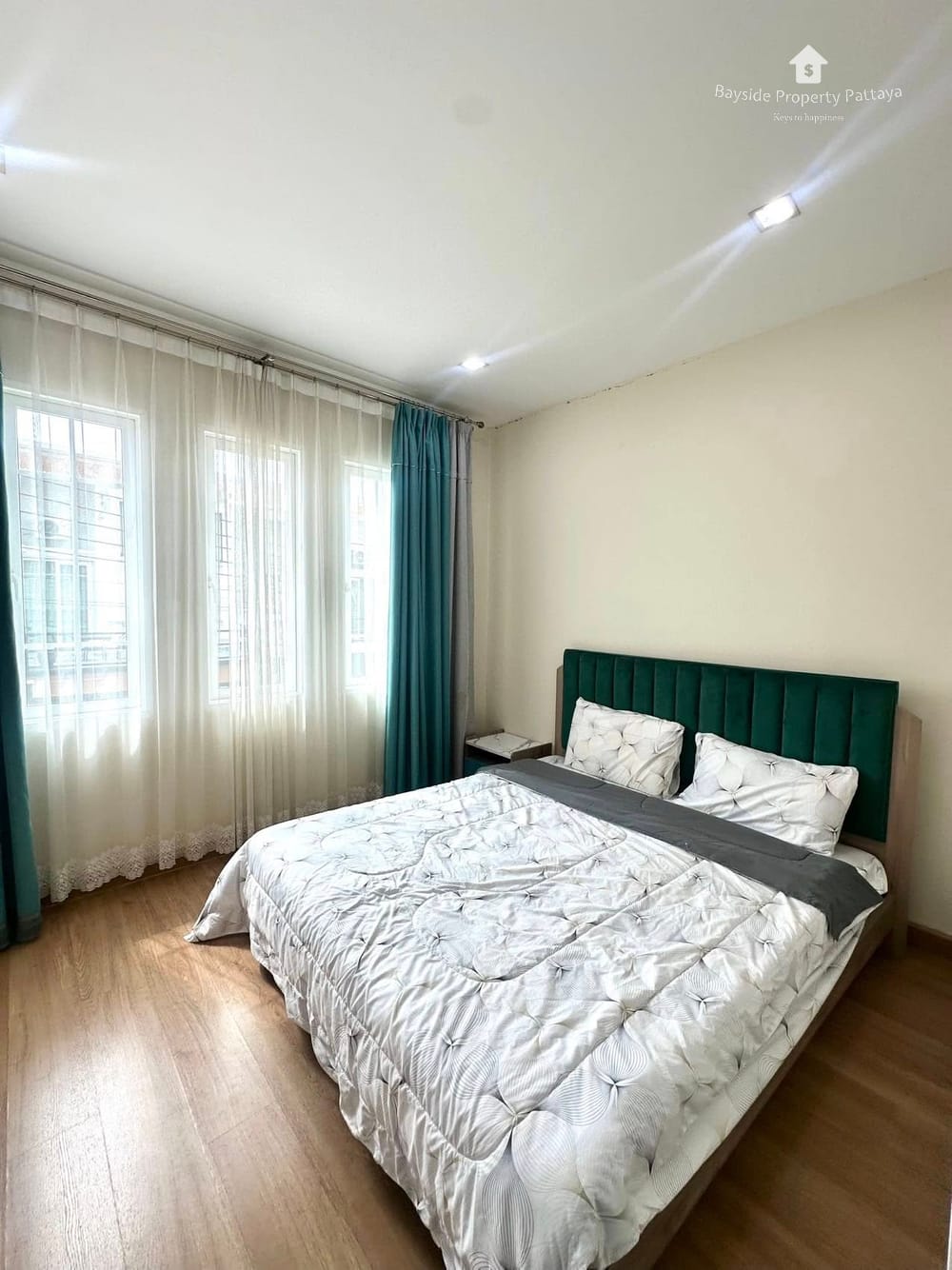 Spacious 4-Bedroom House for Sale in East Pattaya with City View and Air Conditioning 15