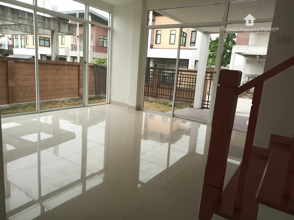 3-Bedroom Detached House for Sale in Nong Pla Lai, Pattaya - Pet Friendly with Air Conditioning 5