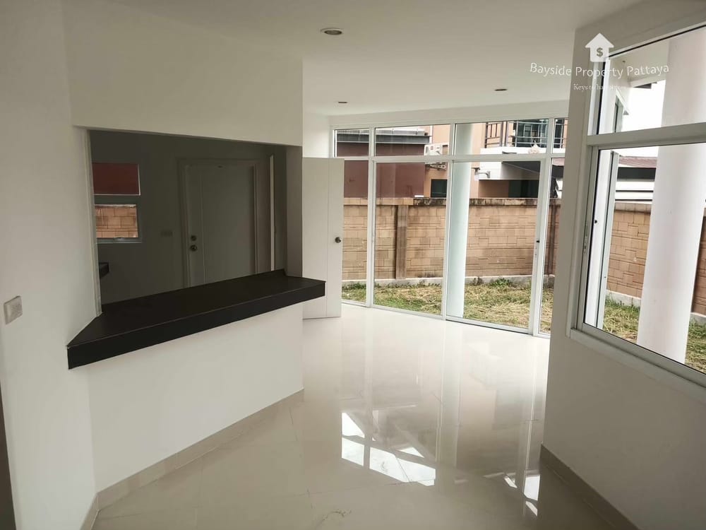 3-Bedroom Detached House for Sale in Nong Pla Lai, Pattaya - Pet Friendly with Air Conditioning 6