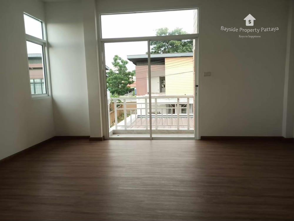 3-Bedroom Detached House for Sale in Nong Pla Lai, Pattaya - Pet Friendly with Air Conditioning 10