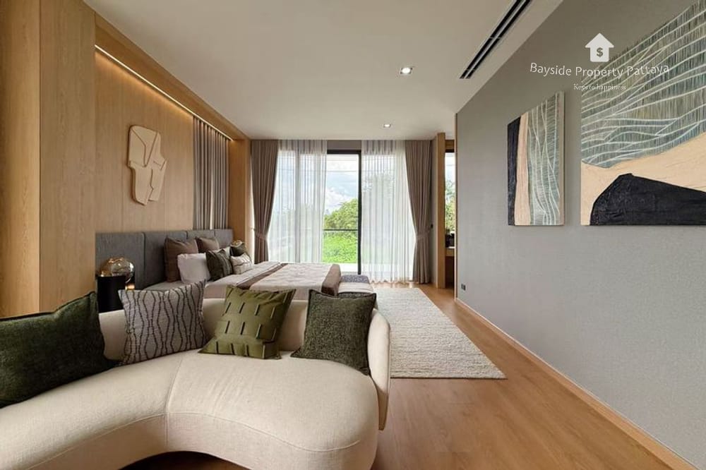 Spacious 4-Bedroom House for Sale with City View in Pattaya City 7