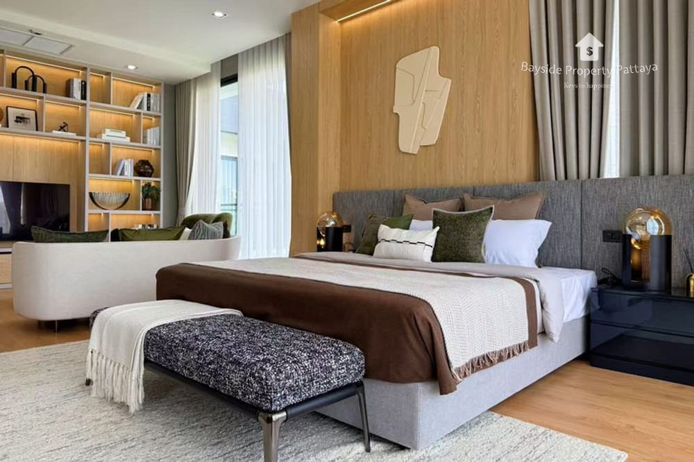 Spacious 4-Bedroom House for Sale with City View in Pattaya City 9