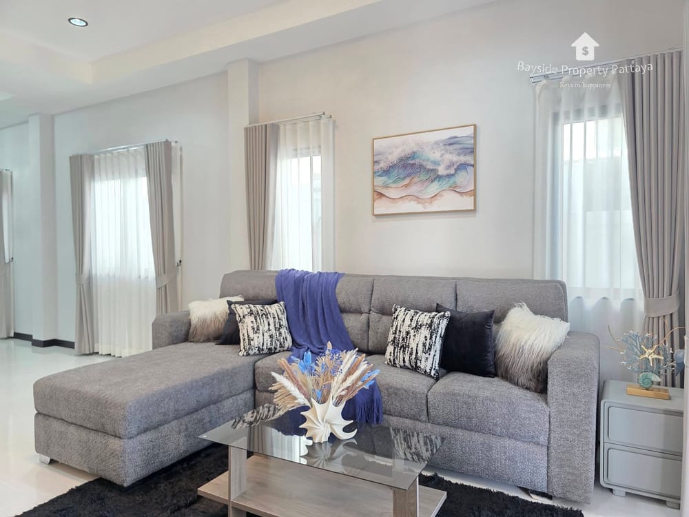 Spacious 3-Bedroom Detached House for Sale in East Pattaya - Pet Friendly with Air Conditioning 12
