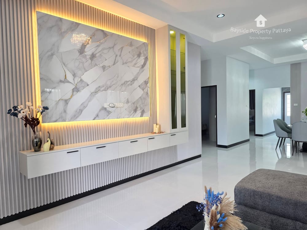 Spacious 3-Bedroom Detached House for Sale in East Pattaya - Pet Friendly with Air Conditioning 24