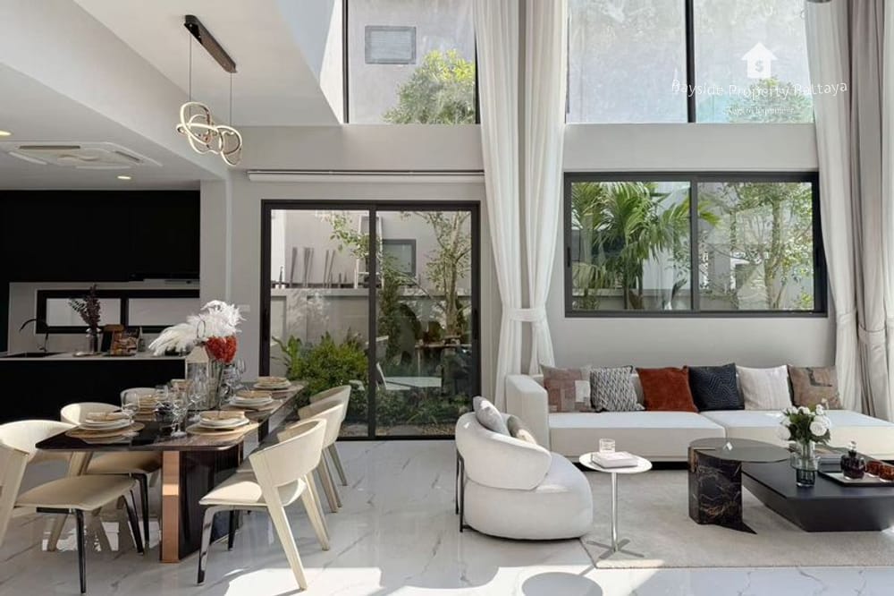 Spacious 5-Bedroom Villa for Sale in The Lake Huay Yai, East Pattaya 4