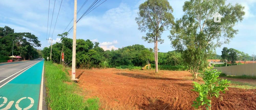 Prime Land For Sale in Na Jomtien, Pattaya - City View, Steps from Restaurants 3