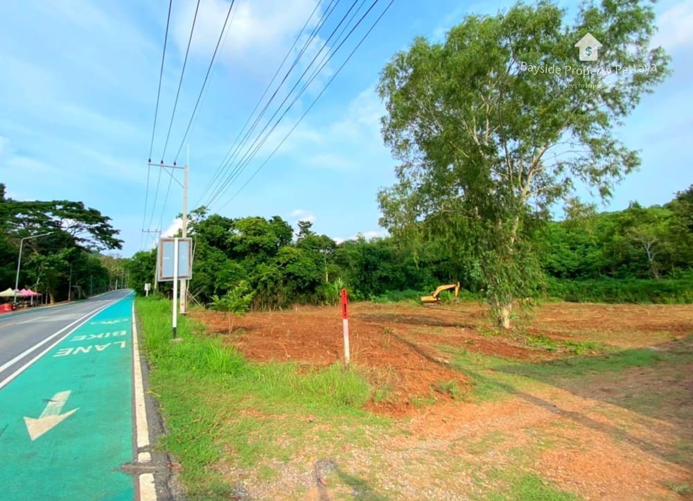 Prime Land For Sale in Na Jomtien, Pattaya - City View, Steps from Restaurants 4