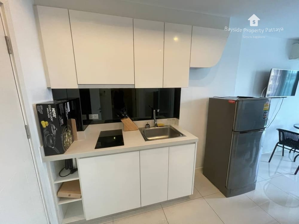 City Center Residence Condo for Sale in Pattaya City with Stunning City Views and Air Conditioning 4