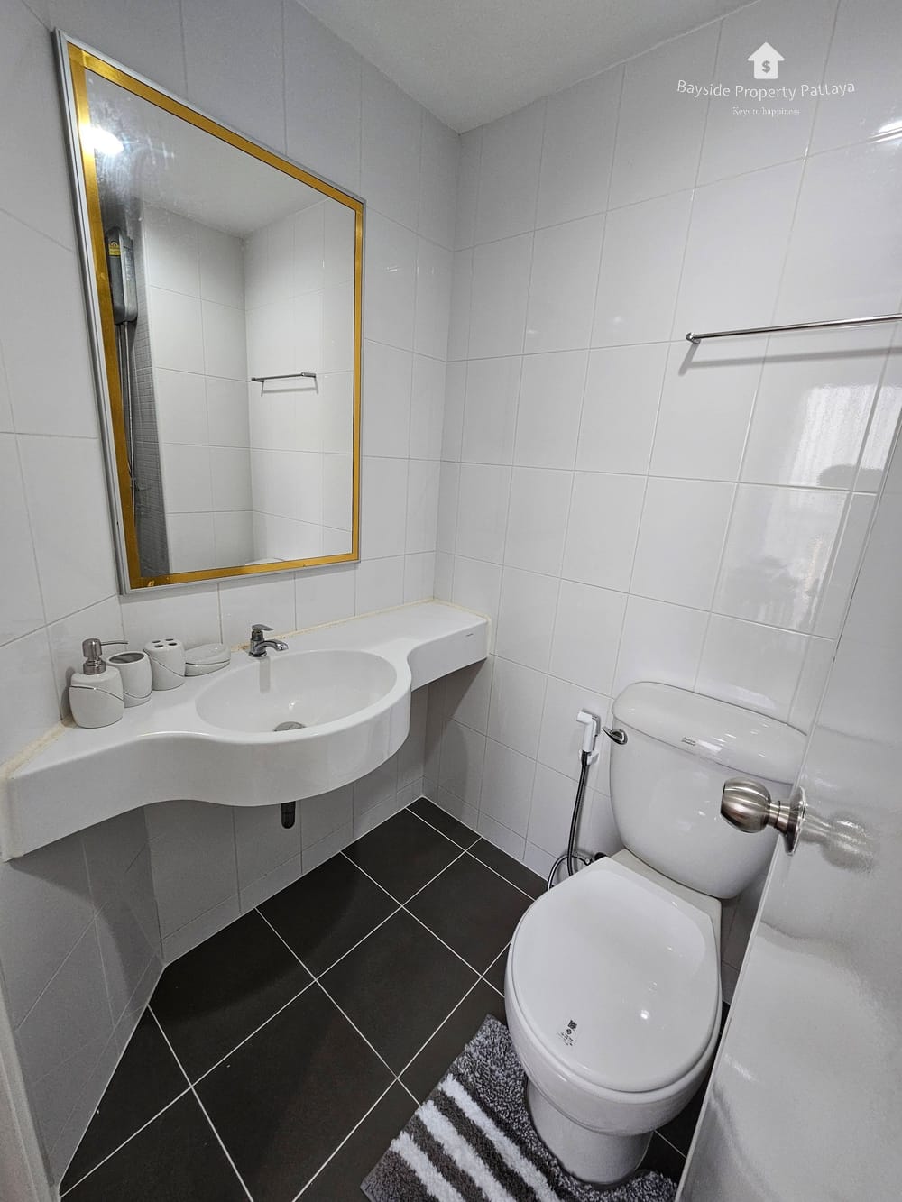 Modern Studio for Sale in Lumpini Condo Town North Pattaya with City View 9