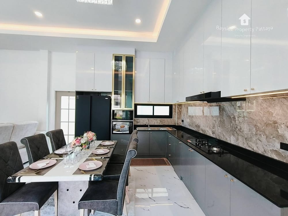 Geräumige Villa 'East Pattaya' mit 4 Schlafzimmern und Stadtblick zu verkaufen 4