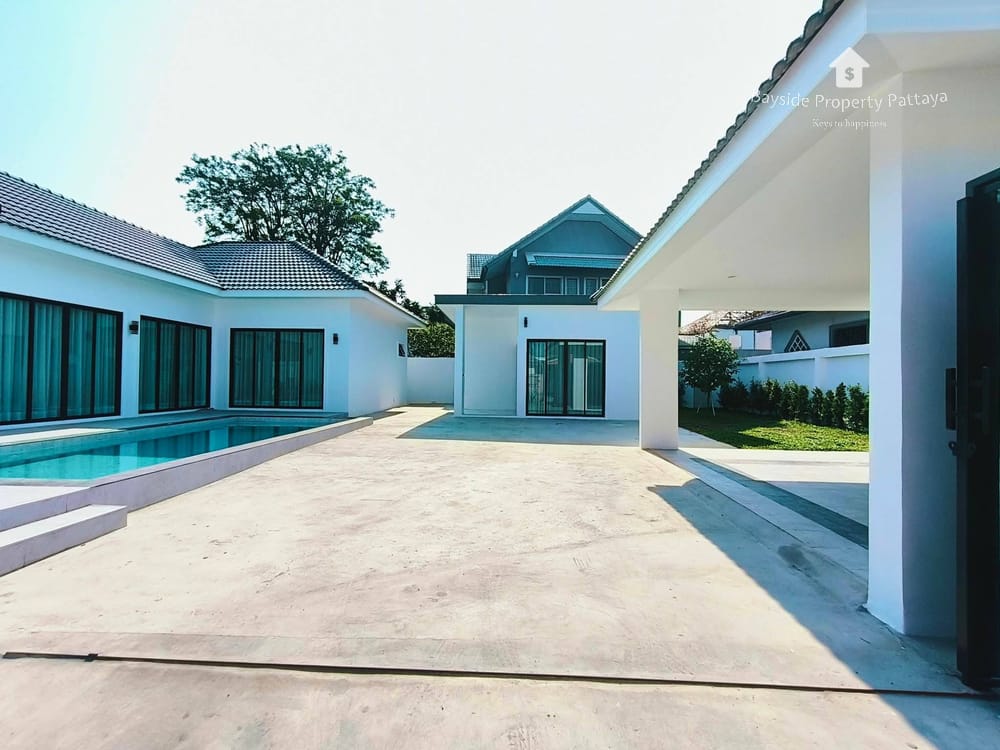 Geräumige Villa 'East Pattaya' mit 4 Schlafzimmern und Stadtblick zu verkaufen 2