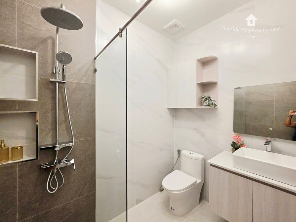 Spacious 4-Bedroom Detached House for Sale in East Pattaya - Pet Friendly with Air Conditioning 5