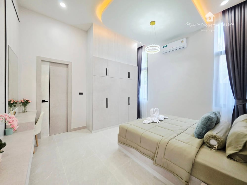 Spacious 4-Bedroom Detached House for Sale in East Pattaya - Pet Friendly with Air Conditioning 4