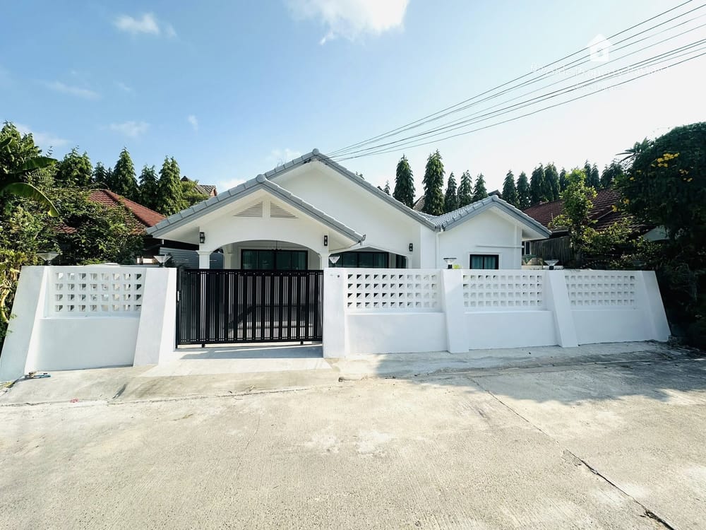 Pet-Friendly 3-Bedroom Detached House for Sale in East Pattaya 1