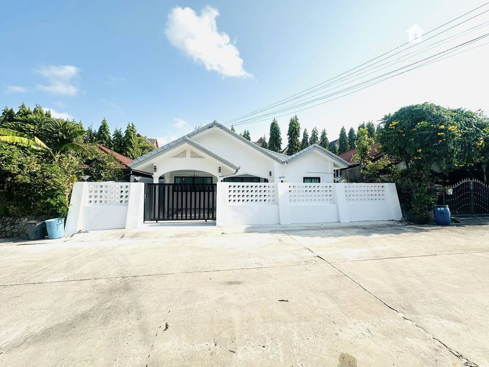 Pet-Friendly 3-Bedroom Detached House for Sale in East Pattaya 38