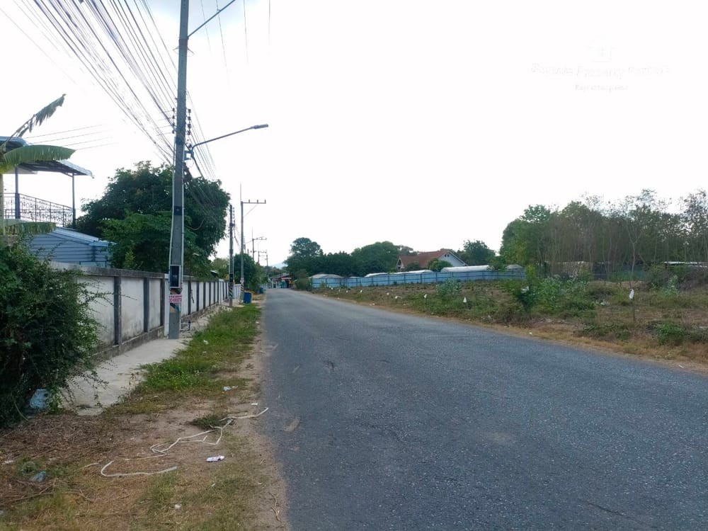 芭提雅东区1568平米土地出售 3