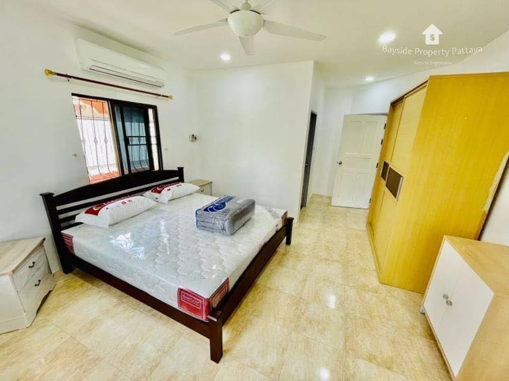 Spacious 3-Bedroom House for Sale and Rent in Pattaya City with Air Conditioning 4