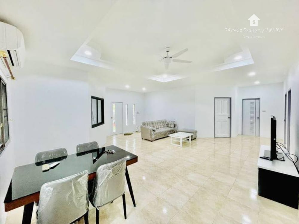 Spacious 3-Bedroom House for Sale and Rent in Pattaya City with Air Conditioning 6