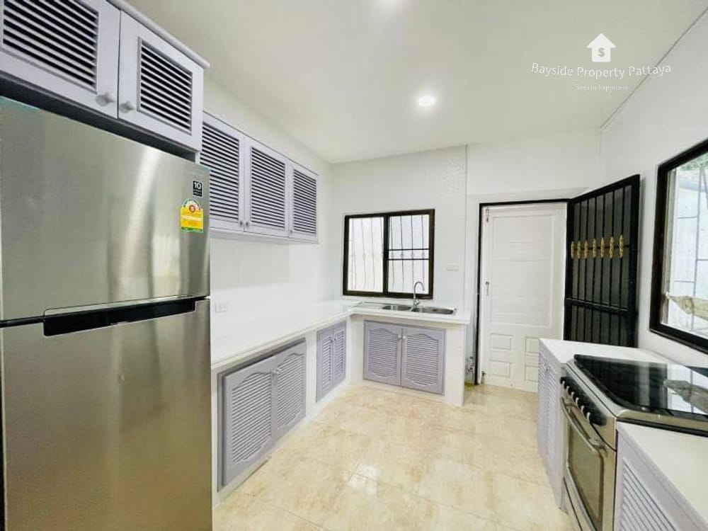 Spacious 3-Bedroom House for Sale and Rent in Pattaya City with Air Conditioning 10